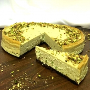 Cheesecake plný pistácii a krémového syra