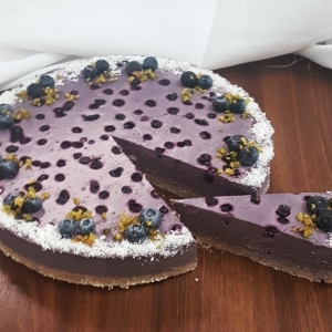 čučoriedkový raw cheesecake s kokosom