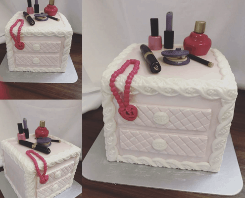 Narodeninová torta v tvare kozmetického stolíka s malovátkami