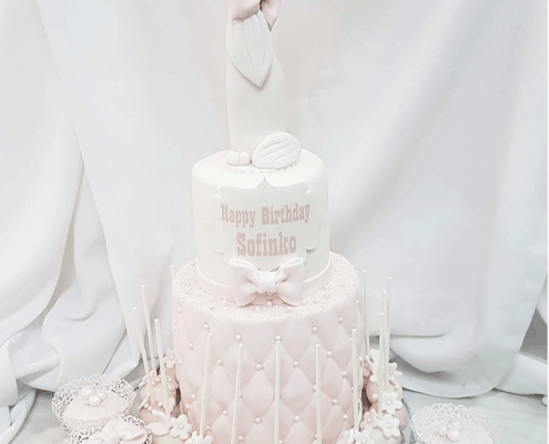 Narodeninová tortá s luxusnou mačkou a cupcakes s perličkami