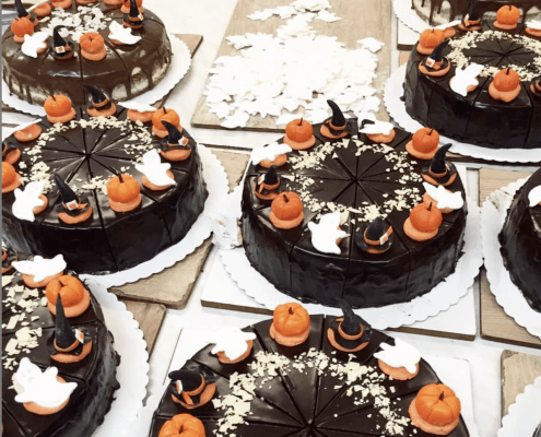 Narodeninová torta s ozdobami halloween