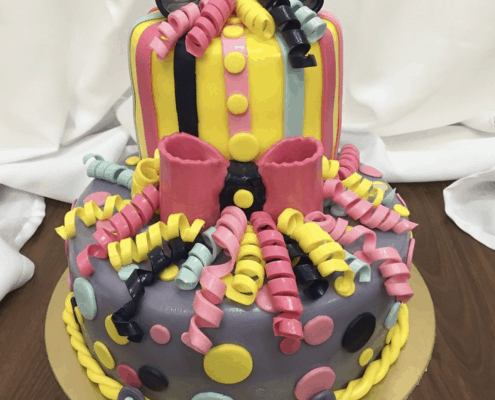 Narodeninová torta s vrtuľkami a mašľami