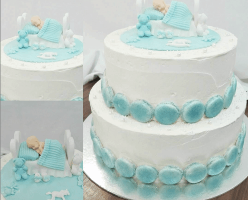Makarónková torta na krst chlapca s postieľkou