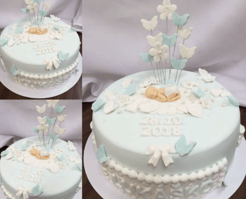 Modrá torta na krst s bábätkom a motýlikmi