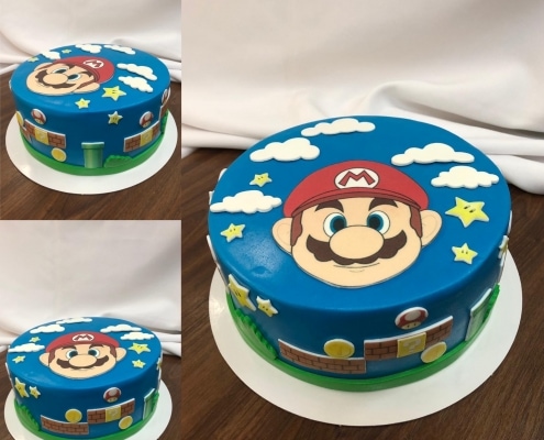 Torta s tvárou super mario hviezdami a obláčikmi